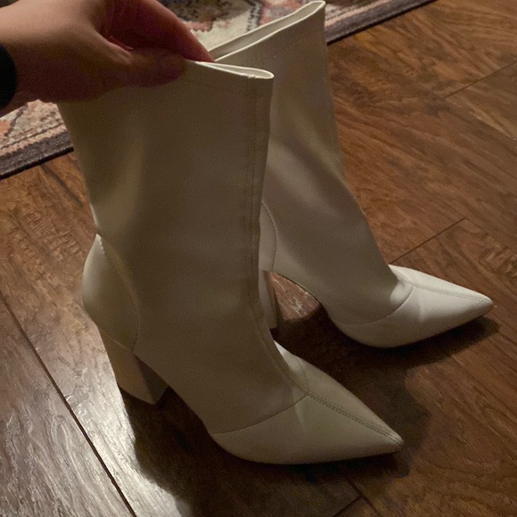 White boots - Picture 3 of 3